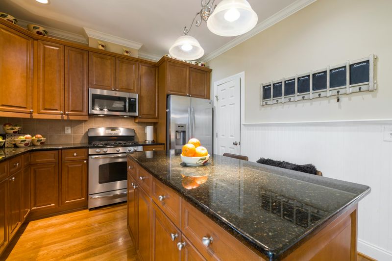 10 Practical Ways You May Improve Your Kitchen Look - Decor Hint Update Cabinet Hardware
