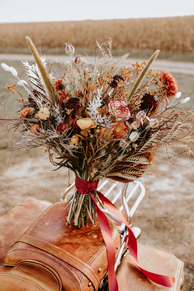 10 Vintage Fall Decoration Ideas That Feel Fresh Again - Decor Hint Dried Corn Arrangements