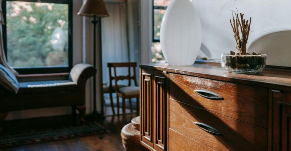 10 Ways You Might Differentiate Antique Furniture From Vintage Pieces - Decor Hint