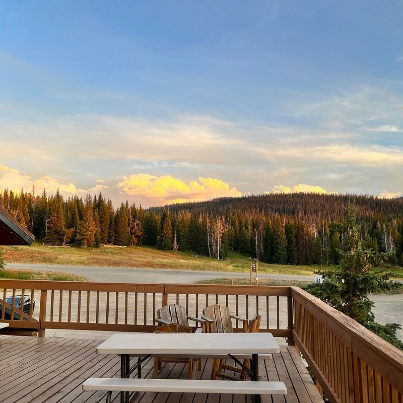 10 Wyoming Rustic Cabins With Views To Match Their Charm - Decor Hint Brooks Lake Lodge - Togwotee Mountain Majesty