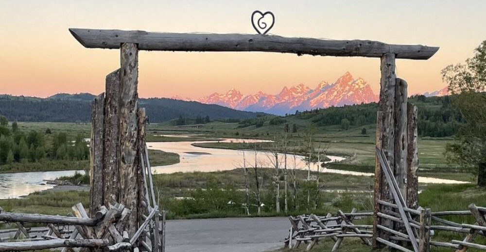 10 Wyoming Rustic Cabins With Views To Match Their Charm - Decor Hint