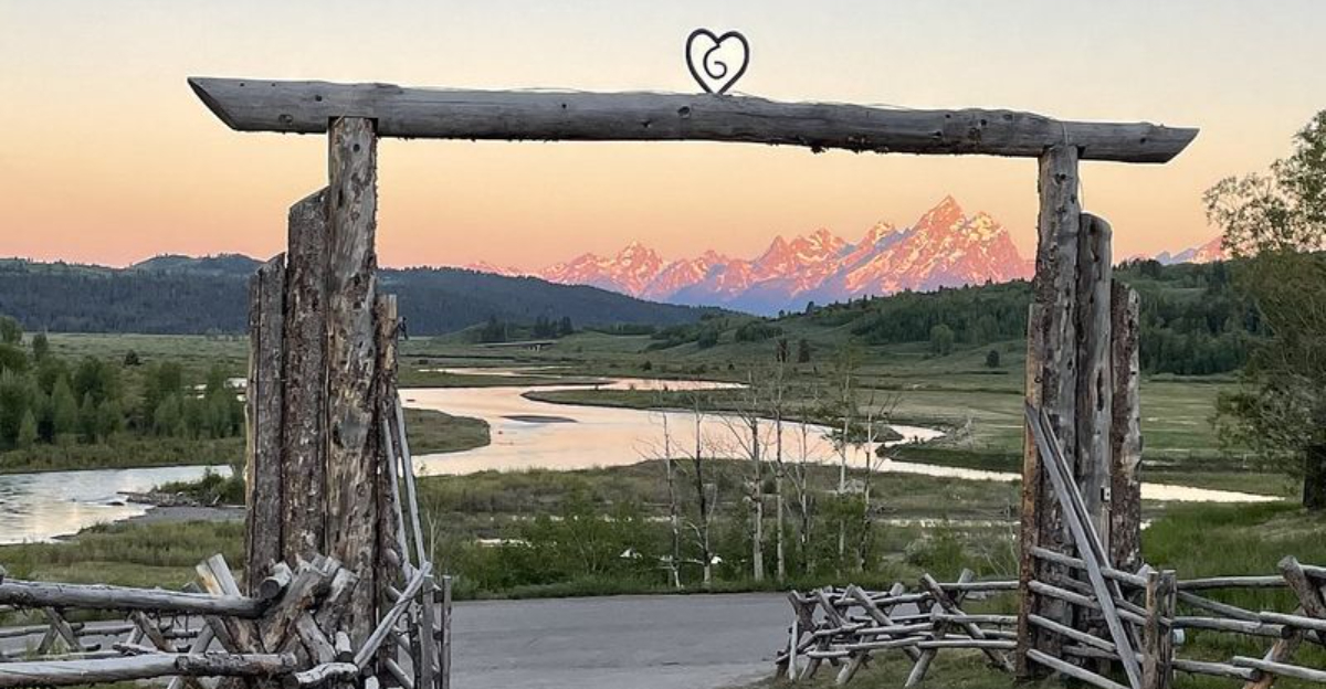 10 Wyoming Rustic Cabins With Views To Match Their Charm - Decor Hint 10 Wyoming Rustic Cabins With Views To Match Their Charm - Decor Hint