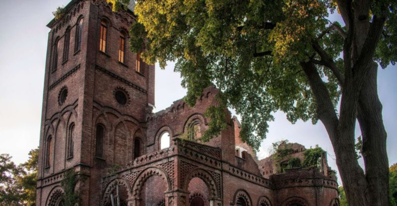 11 Abandoned Mansions Across The USA That Time Forgot