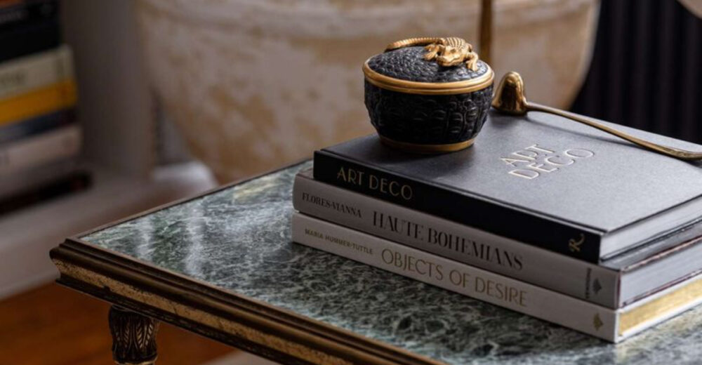 11 Savannah Parlors Filled With Vintage Pieces That Feel Fresh Again 2 - Decor Hint