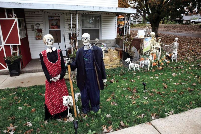 Classic Front Porch Greeter Skeleton