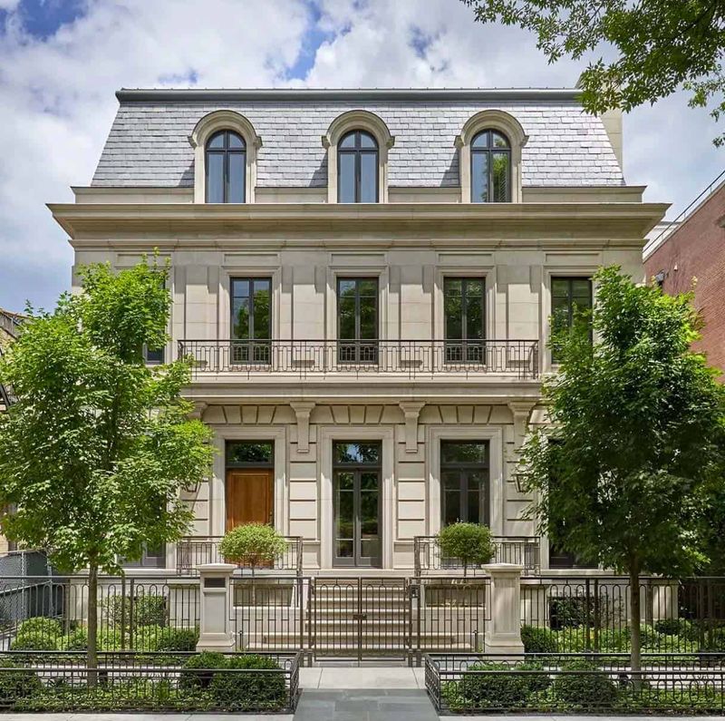 Lincoln Park Townhouse – Where Vintage Meets Modern
