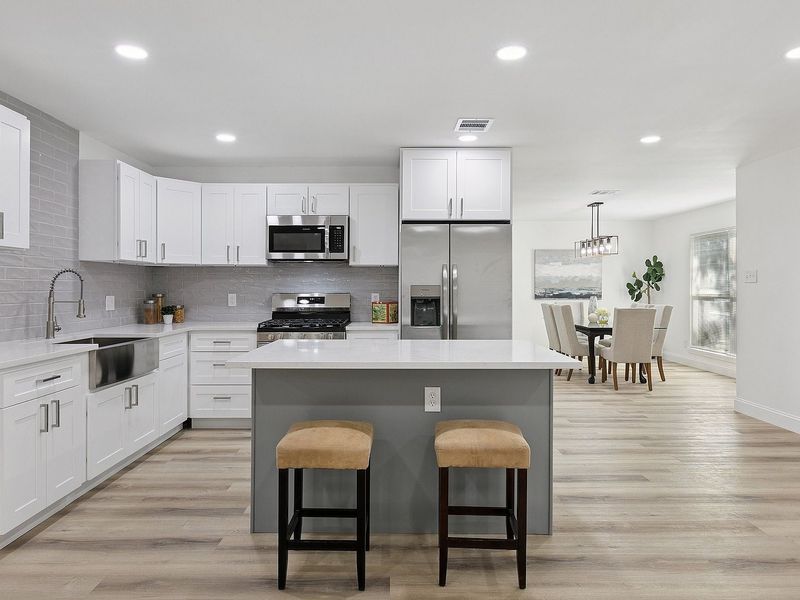 12 Dallas Ranch Homes With Honey-Toned Wood That Glows In Autumn Light - Decor Hint Sun-Kissed Elegance At Oberlin Drive