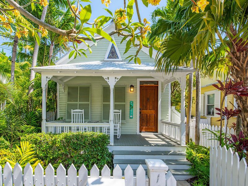 12 Key West Cottages With Tropical Charm That Buyers Love - Decor Hint Conch Cottage Classics