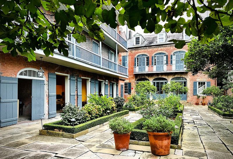12 Louisiana Creole Cottages With Storybook Details - Decor Hint Hermann–Grima House: French Quarter Elegance