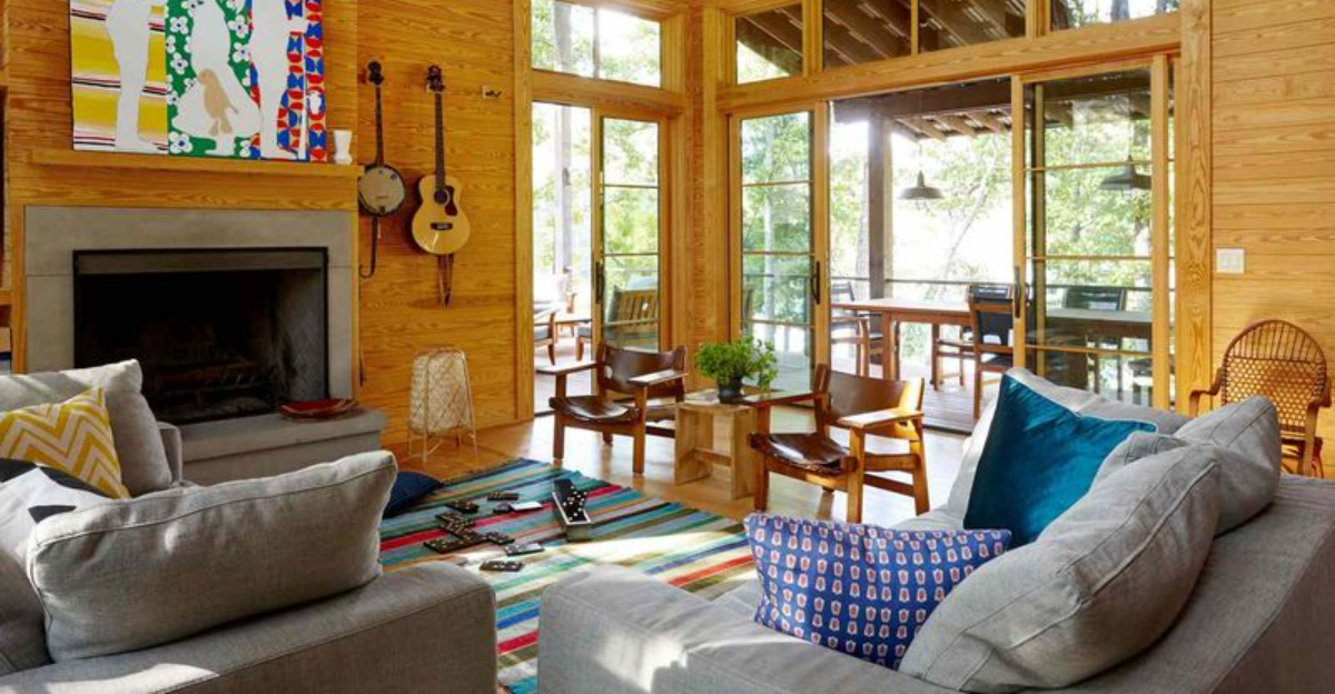 12 Michigan Lake Houses That Nail Cozy Style With Layers, Textures, And A Touch Of Plaid - Decor Hint 12 Michigan Lake Houses That Nail Cozy Style With Layers Textures And A Touch Of Plaid - Decor Hint