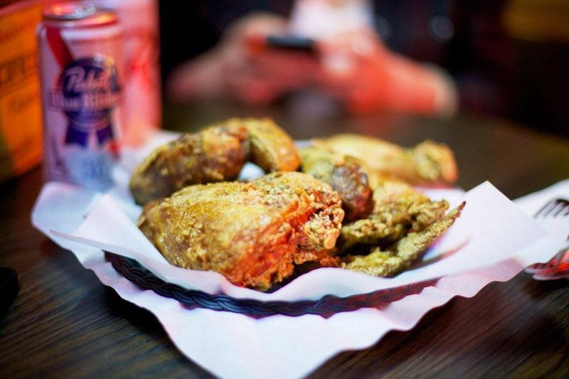 12 Oregon Restaurants That Deserve A Bigger Crowd - Decor Hint Reel M Inn – The Dive Bar With Legendary Fried Chicken