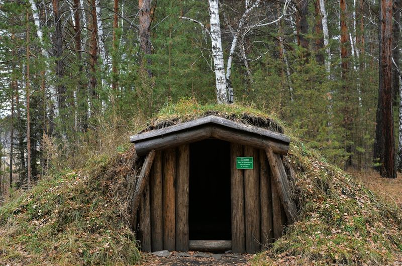 12 Underground Home Designs That May Offer Unique Living Spaces - Decor Hint Bermed Earth Homes