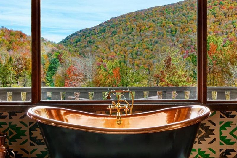 12 Vermont Cabin Bathrooms Where Winter Feels Like Retreat - Decor Hint Mountainside Soaking Sanctuary