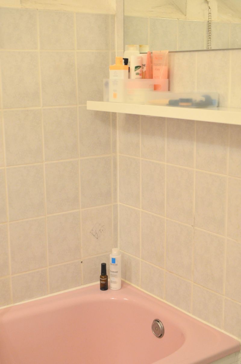 13 Home Details That Can Show It’s Been Some Time Since Renovations - Decor Hint Pastel Bathroom Fixtures