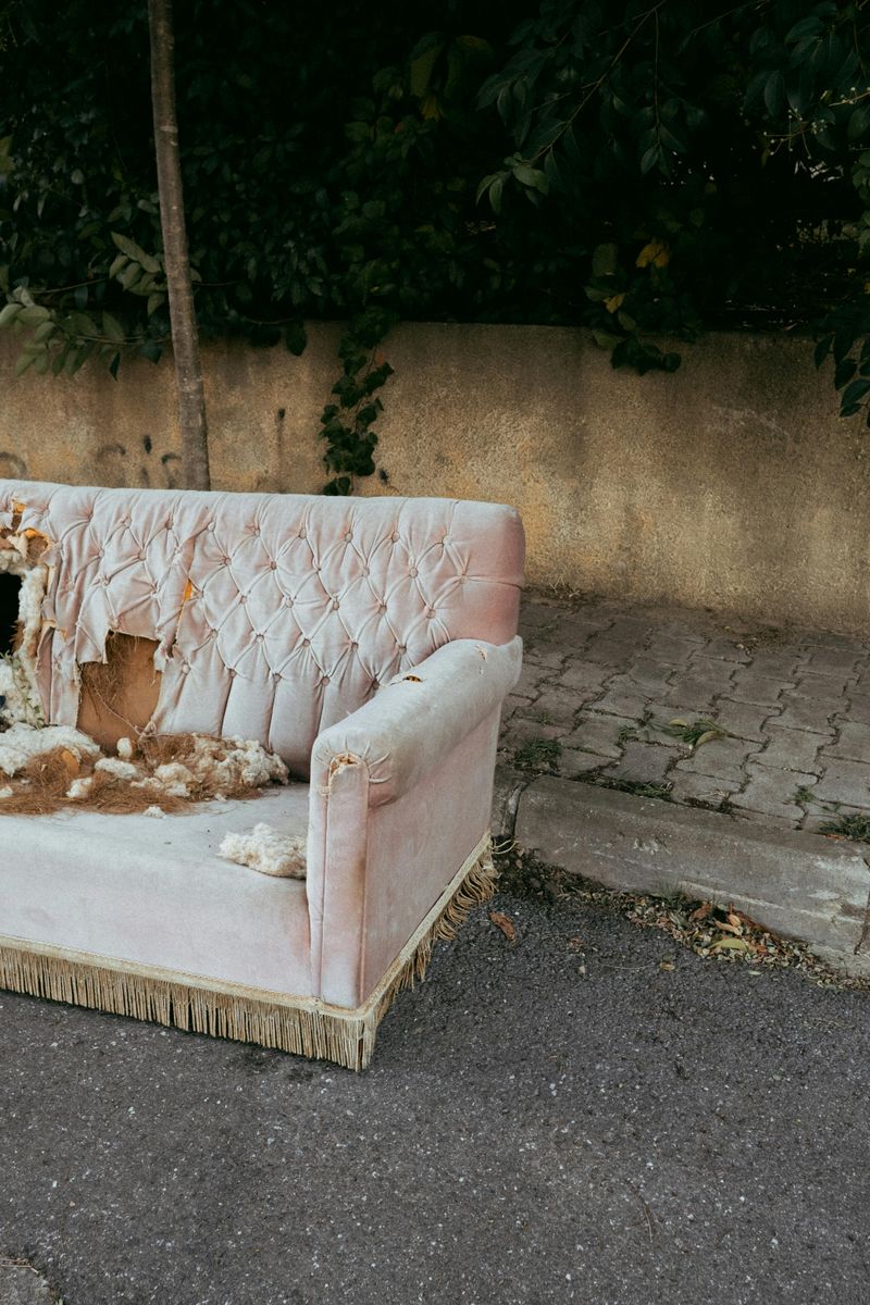 Sofas And Armchairs With Sagging Cushions