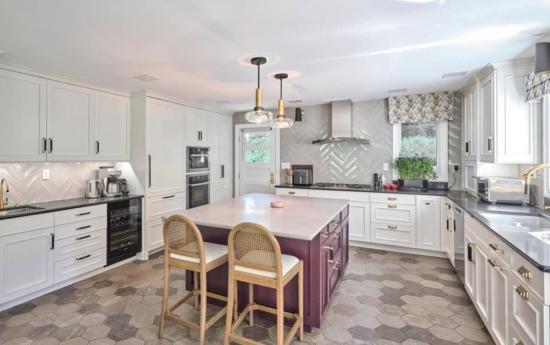 9 Pennsylvania Farmhouses With Kitchens Made For Gathering - Decor Hint 113 Cedar Glen Dr – New Hope, PA