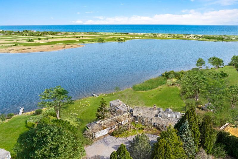 7 Hamptons Beach Houses That Nail The Effortless Coastal Look - Decor Hint 21 Hook Pond Lane – East Hampton