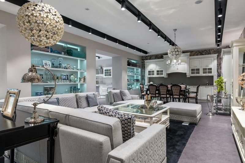 18 Things In Listing Photos That Can Make Buyers Walk Away - Decor Hint Cluttered Rooms