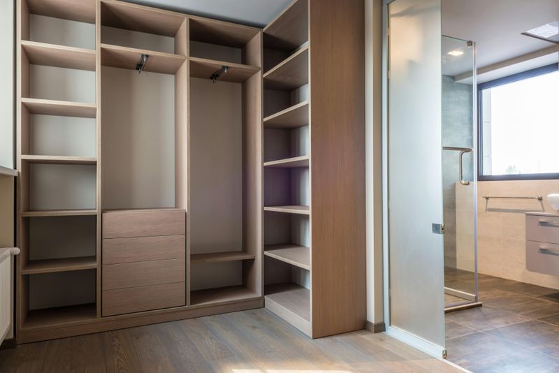19 Closet Makeover Ideas That May Be Worth Considering - Decor Hint Declutter And Simplify