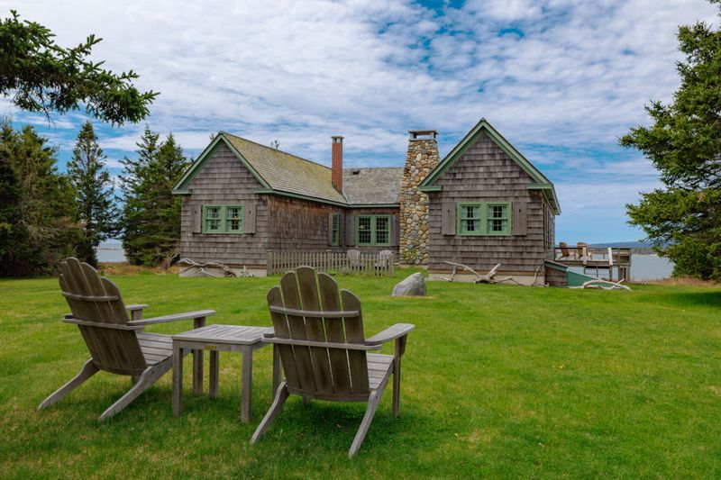 19 Historic Coastal Cottages That Define Maine's Charm - Decor Hint Windswept – A Steuben Sanctuary