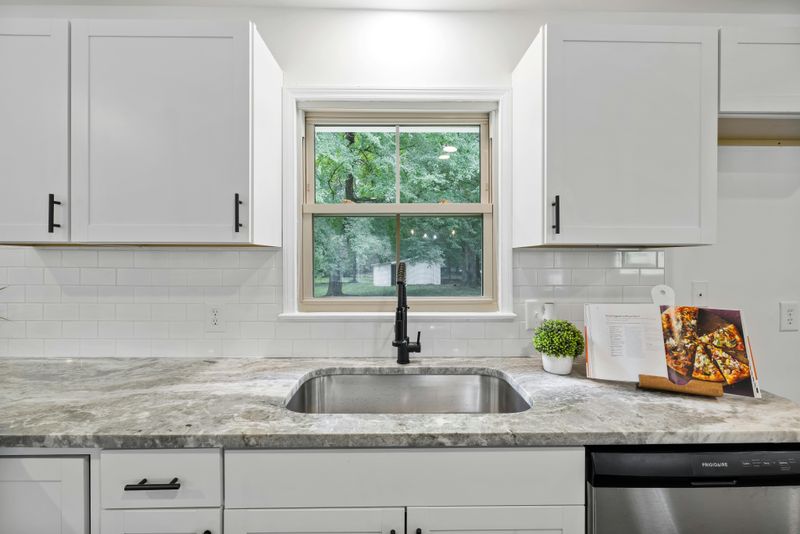 19 Kitchen Backsplash Ideas That May Work Well In Different Designs - Decor Hint Classic Subway Tile
