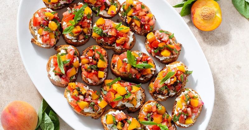 20 Appetizers So Good, Everyone In Georgia Will Beg For The Recipe - Decor Hint Peach And Vidalia Onion Bruschetta