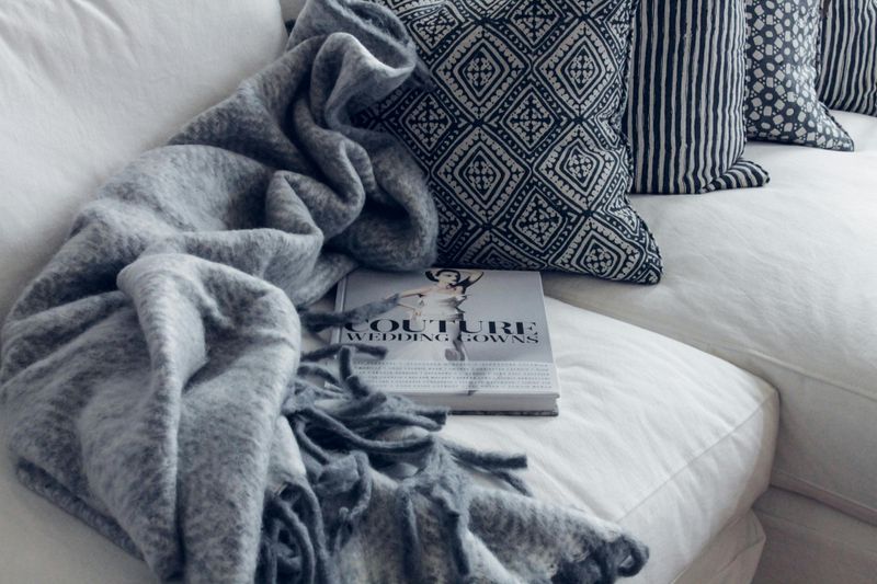 21 Simple Ways To Make Your Home Feel Cozier - Decor Hint Drape Soft Throw Blankets Strategically