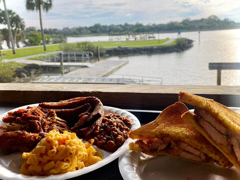 5 Florida BBQ Hideouts That Rival The South's Top Smokehouses - Decor Hint Captain's BBQ – Palm Coast