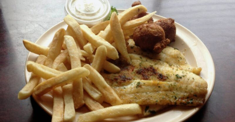 5 Irresistible Reasons This Florida Oyster Bar Draws Visitors From Across The State