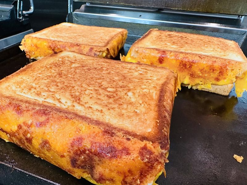 ALOHA MELT - Comfort Food Paradise