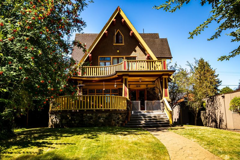 6 Portland Craftsman Homes Where Classic Design Endures - Decor Hint 1907 Knighton Masterpiece in NW Alphabet District