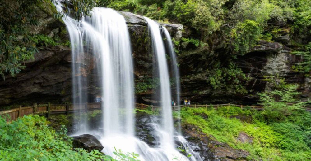 6 Reasons You Should Experience The Magic Of This Hidden North Carolina Waterfall - Decor Hint