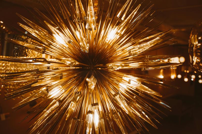 7 Ideas For Mid Century Lights That Could Keep Your Room Current And Classic - Decor Hint Sputnik Chandeliers