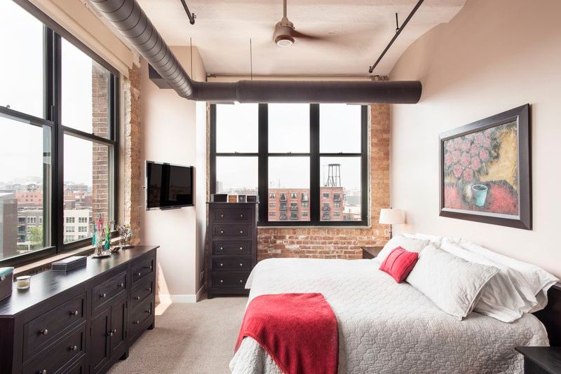 West Loop Loft – Where Industrial Meets Elegance