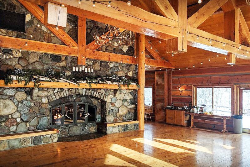 7 Luxurious Mountain Getaways In Washington With Show-Stopping Interiors - Decor Hint Cascade Chalet Dream