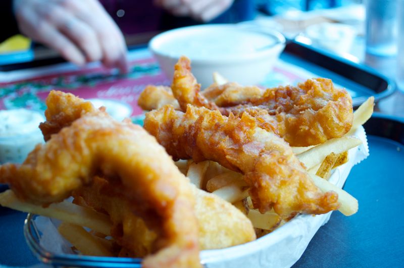 7 Reasons Why This California Seafood Shack Is Always Worth The Drive - Decor Hint Mouthwatering Fish And Chips