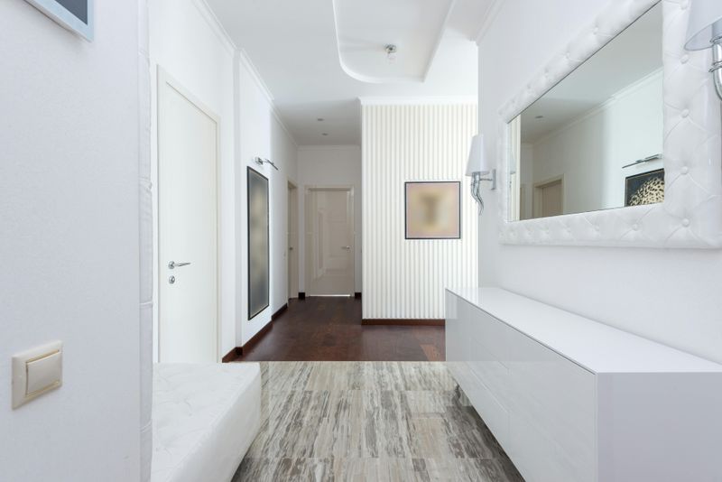 7 Things You Should Never Keep In A Small Entryway - Decor Hint Oversized Furniture