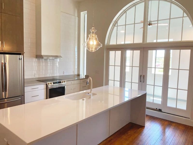 8 Chicago Kitchens With Arched Doorways That Blend Classic & Contemporary - Decor Hint Gold Coast Glamour