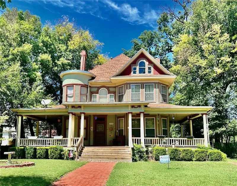 Victorian Prairie Farmhouse