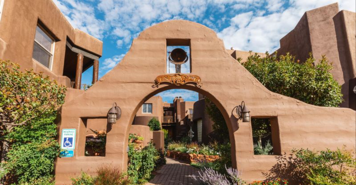 8 Sedona Retreats Where The Red Rocks Influence Every Detail - Decor Hint 8 Sedona Retreats Where The Red Rocks Influence Every Detail - Decor Hint