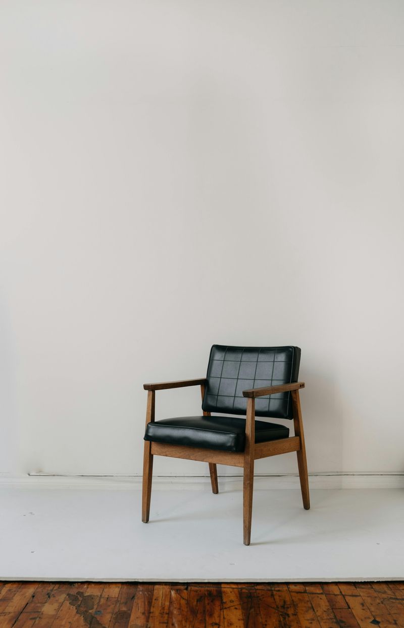 8 Timeless Secondhand Items That May Be Trendy Again - Decor Hint Mid-century modern chairs
