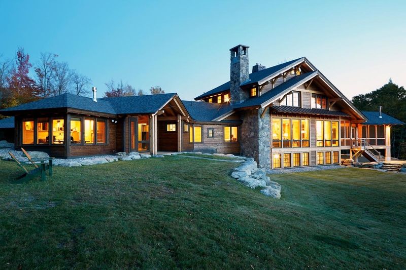Stowe Chalet – A Solar-Powered Mountain Haven