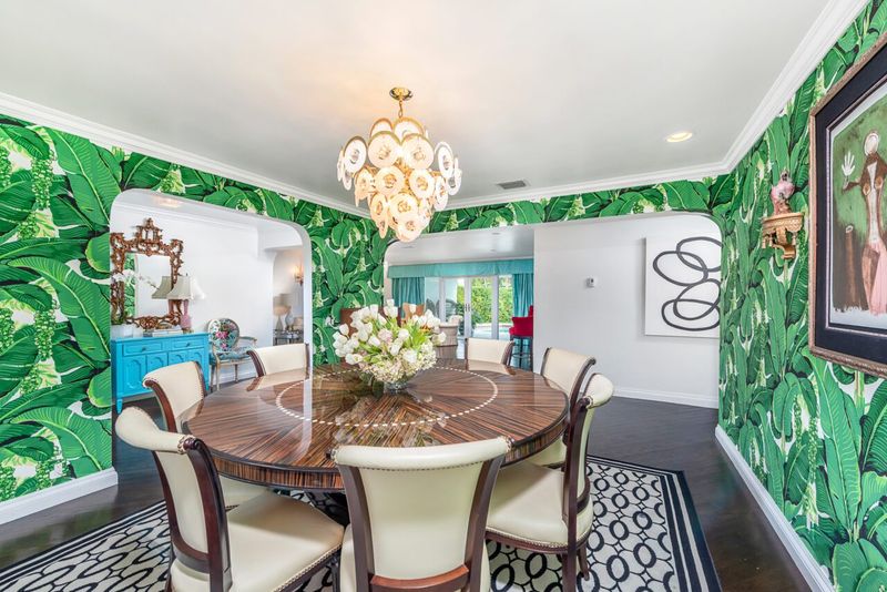 9 Charleston Dining Rooms Where Maximalist Patterns Set The Table - Decor Hint Palmetto Paradise