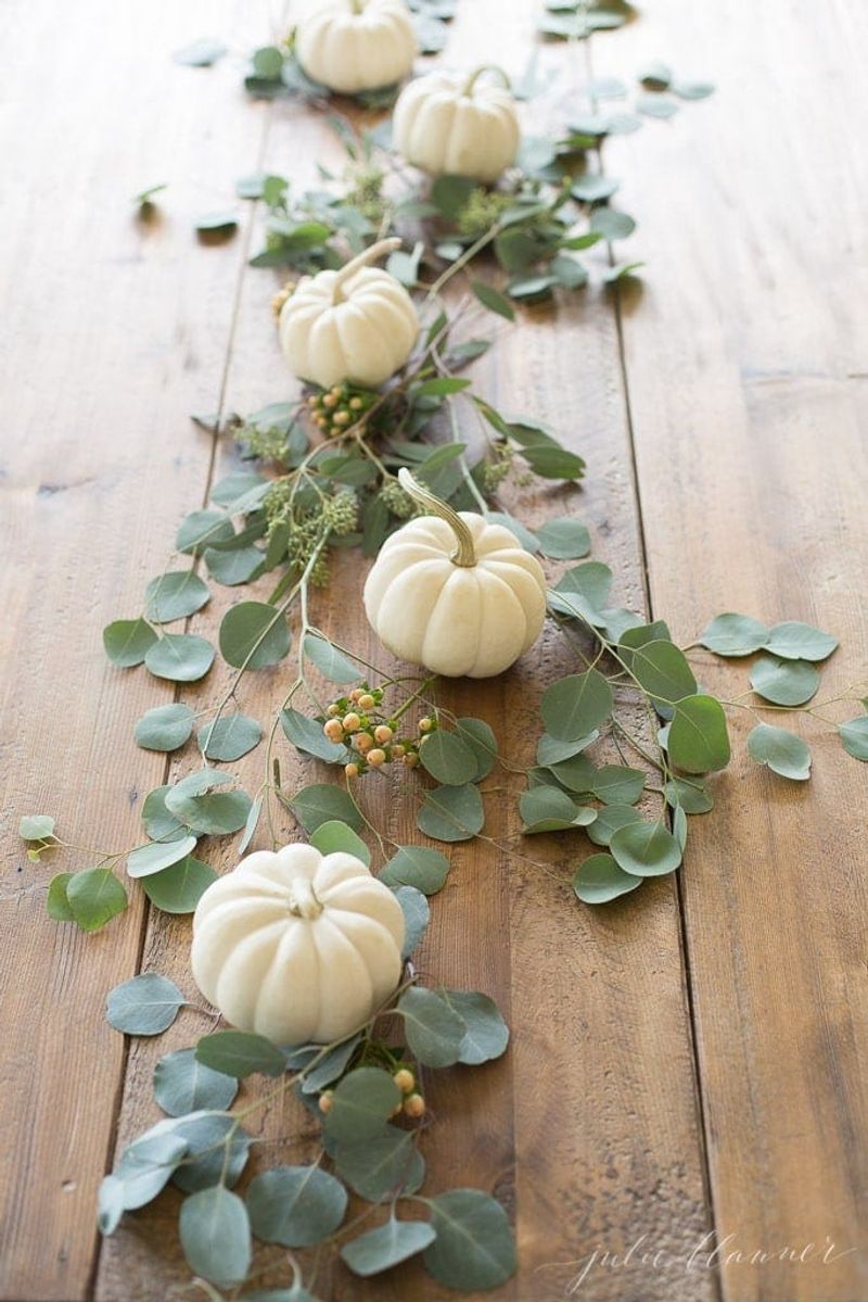 Minimalist Pumpkin Arrangements