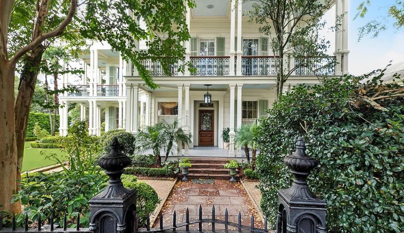9 Elegant Touches That Make John Goodman's 1850s Home A Masterpiece - Decor Hint Deep Double Galleries With Stately Columns