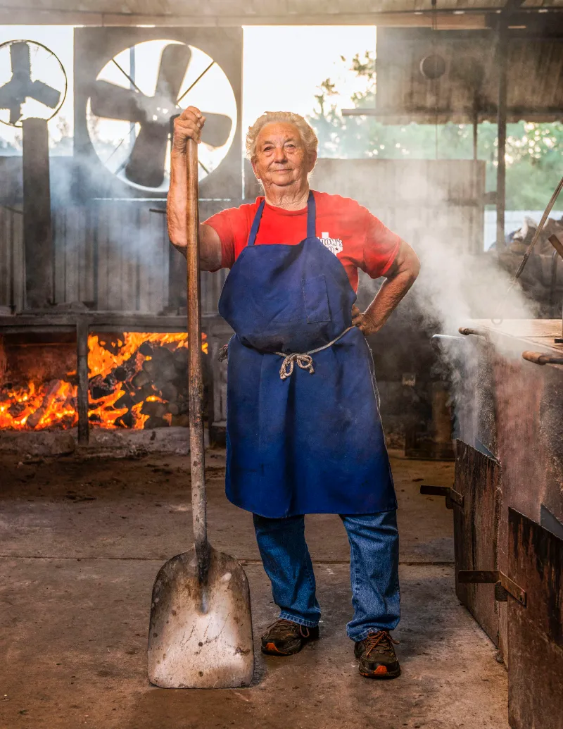 9 Hidden Texas BBQ Shacks Locals Hope Tourists Never Discover - Decor Hint Snow's BBQ