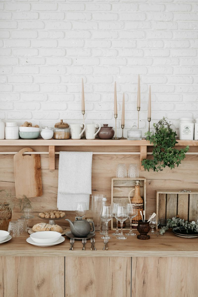 9 Minimalist Home Touches That Don't Quite Work In Real Life - Decor Hint Open Shelving In The Kitchen