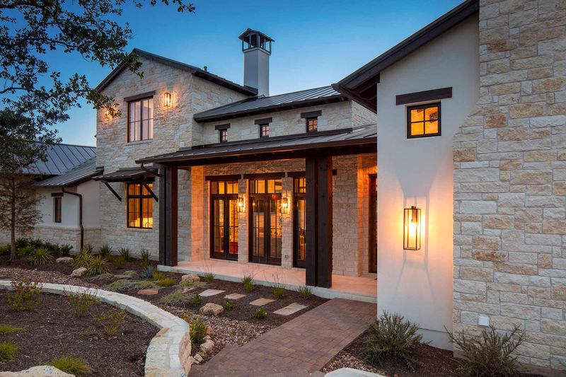9 Texas Farmhouses That Blend Tradition And Modern Style - Decor Hint Hill Country Haven