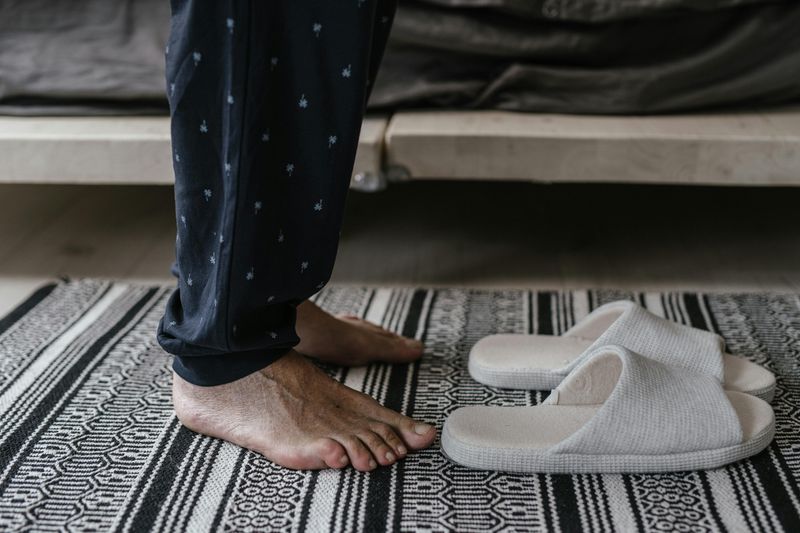 A Practical Guide To Tufted And Flat-Woven Rugs For Your Home - Decor Hint Understanding Tufted Vs. Flat-Woven Construction