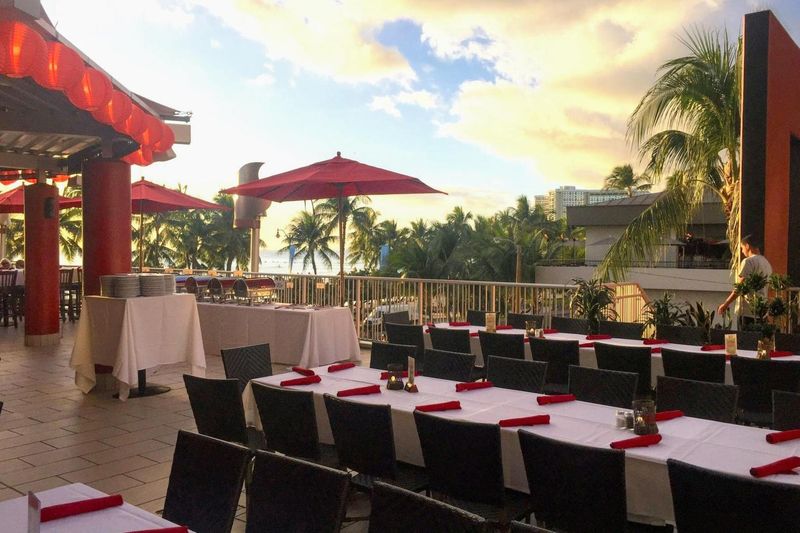 Tikis Grill & Bar - Oceanfront Night Vibes